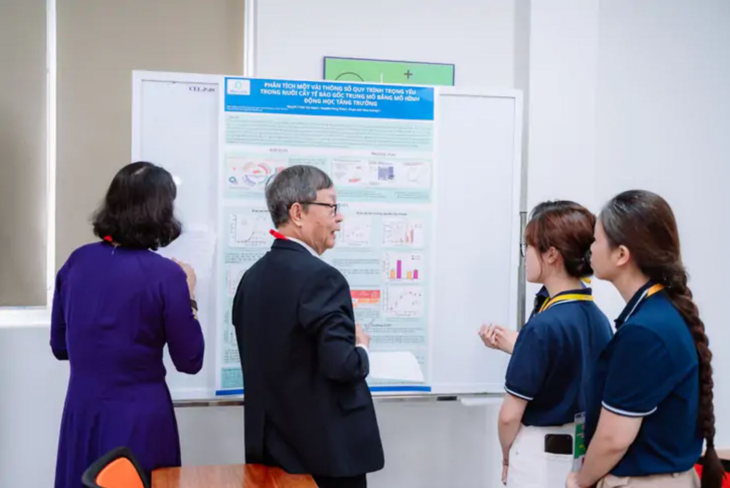 Mescells đưa nghiên cứu tối ưu nuôi cấy MSCs đến diễn đàn khoa học quốc gia 3